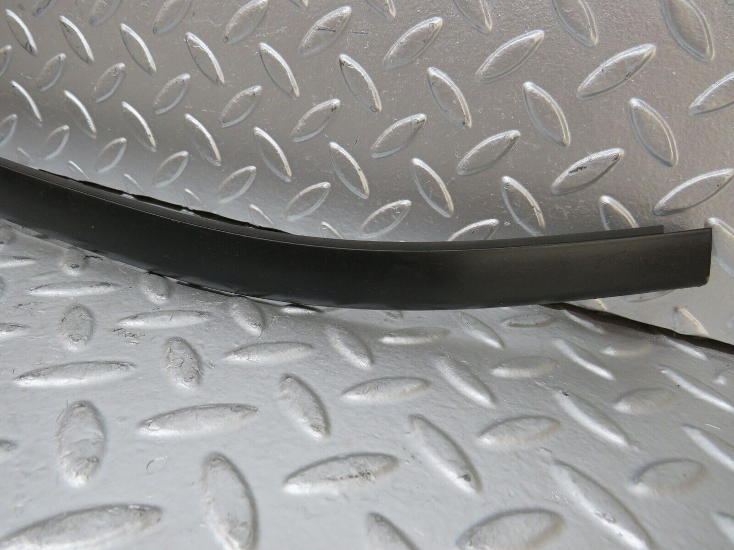 27758 Mercedes-Benz S124 300TE Wagon Roof Moulding Trim