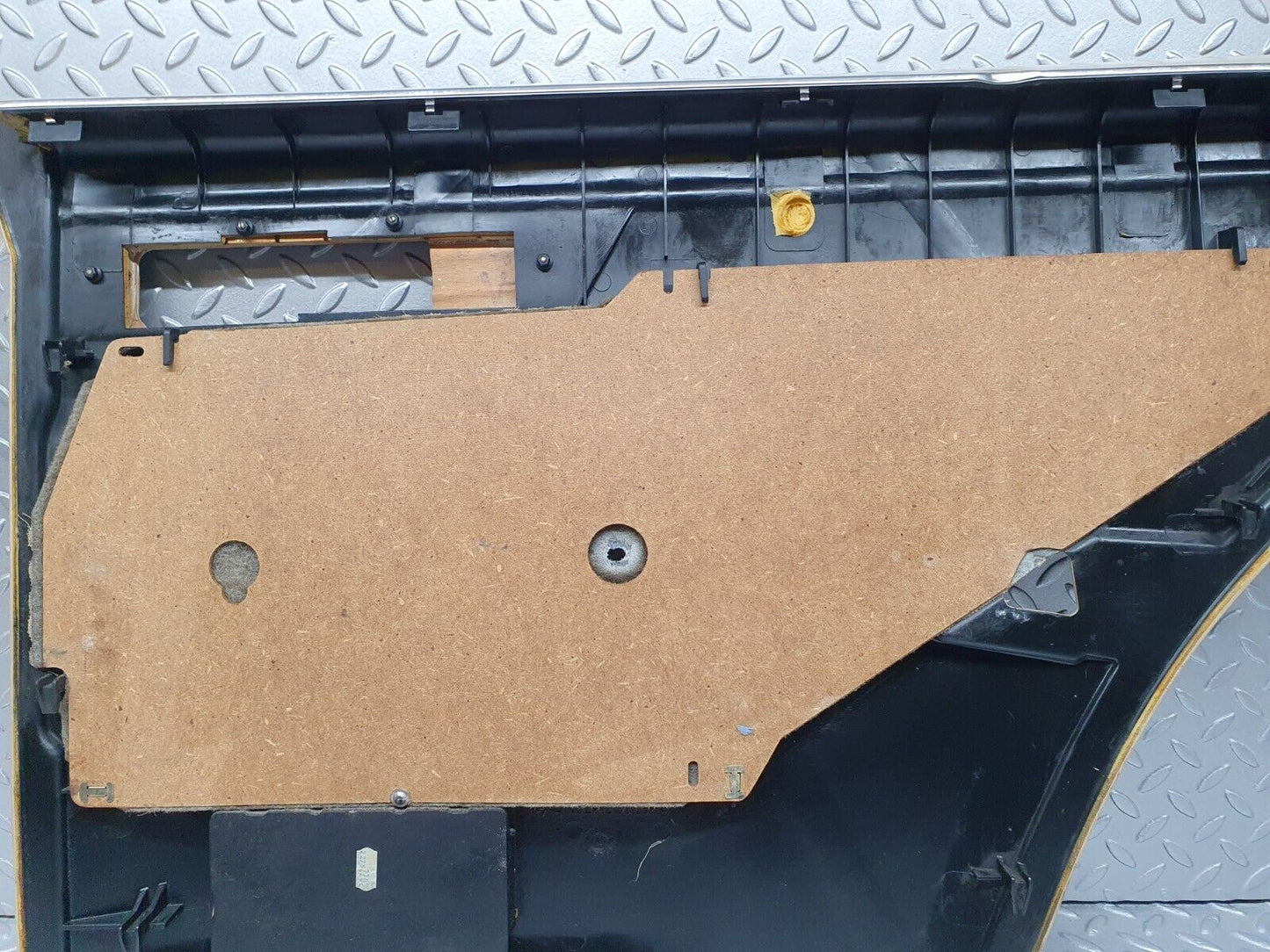 41120 Mercedes-Benz W126 300SE Rear Left Door Card Beige 1267370170