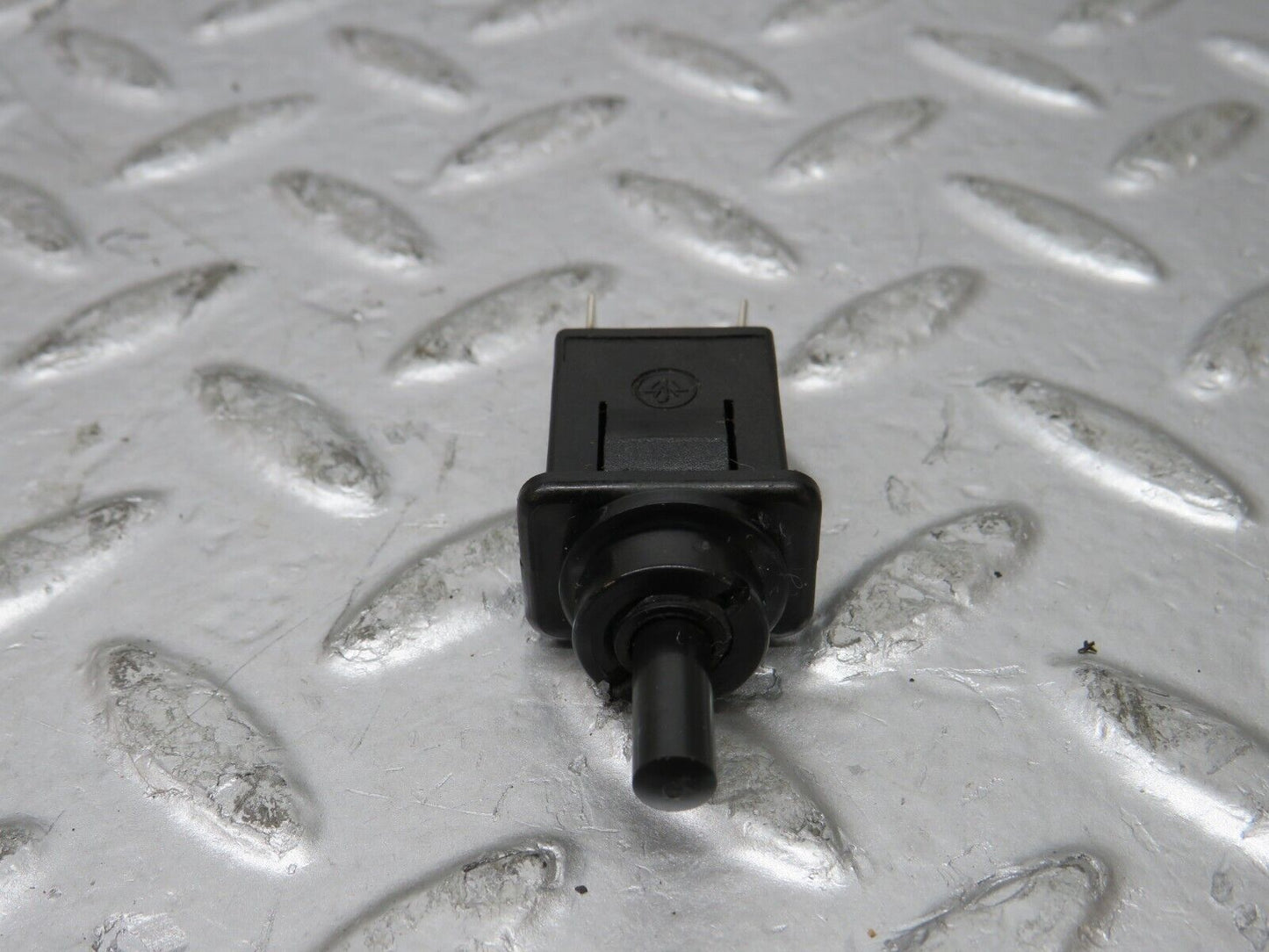 26207 Mercedes-Benz W116 450SE Door Contact Switch 0008212852