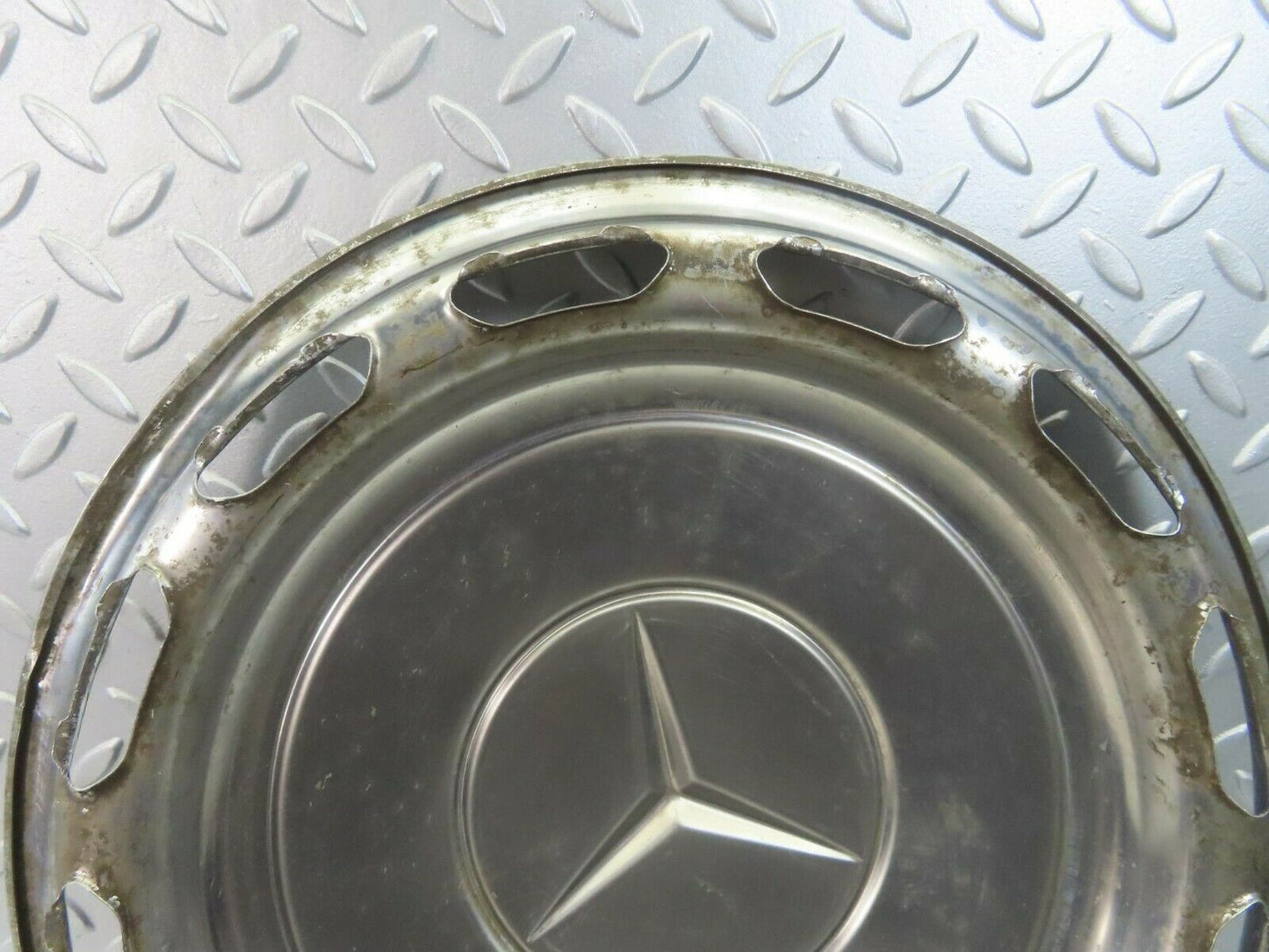 8403 Mercedes-Benz Vintage Wheel Trim Hub Cap 14