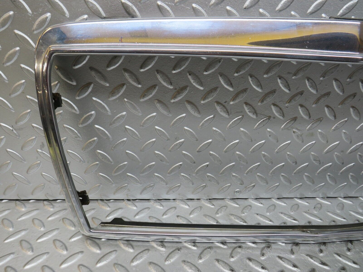 28935 Mercedes-Benz C124 320CE Bonnet Grill Chrome Frame