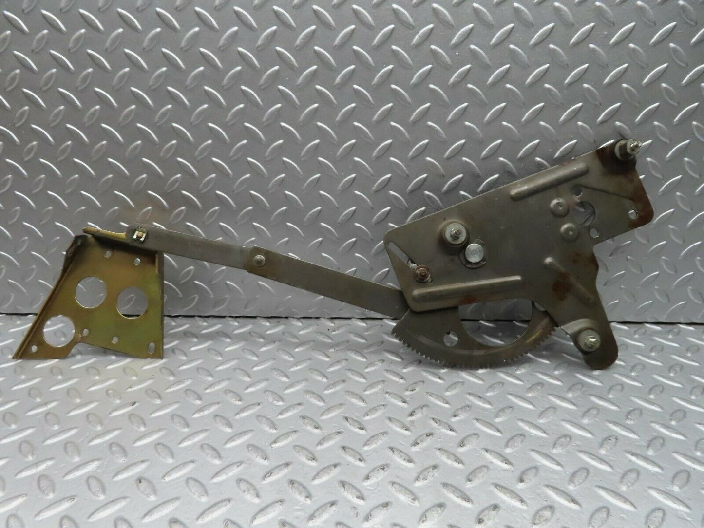 16641 Mercedes-Benz C107 380SLC Rear Left Power Window Regulator 1076700903