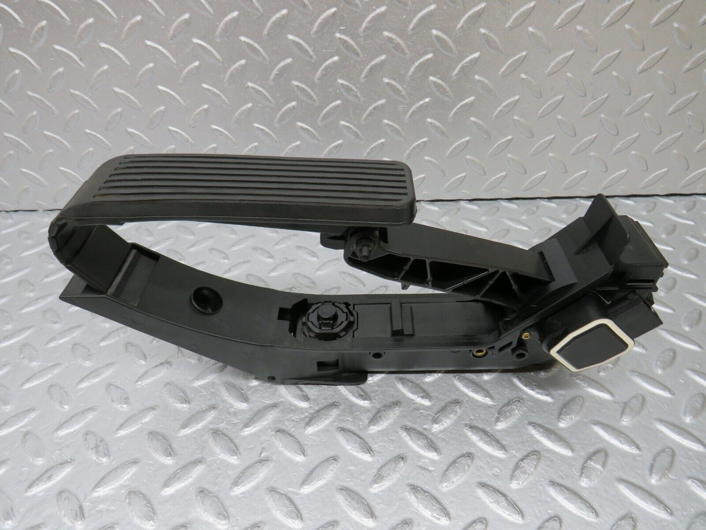 35219 Mercedes-Benz W221 Accelerator Pedal & Rubber 2203000104 2113010001