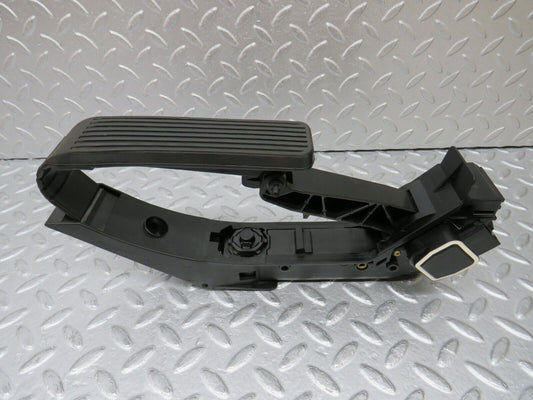 35219 Mercedes-Benz W221 Accelerator Pedal & Rubber 2203000104 2113010001