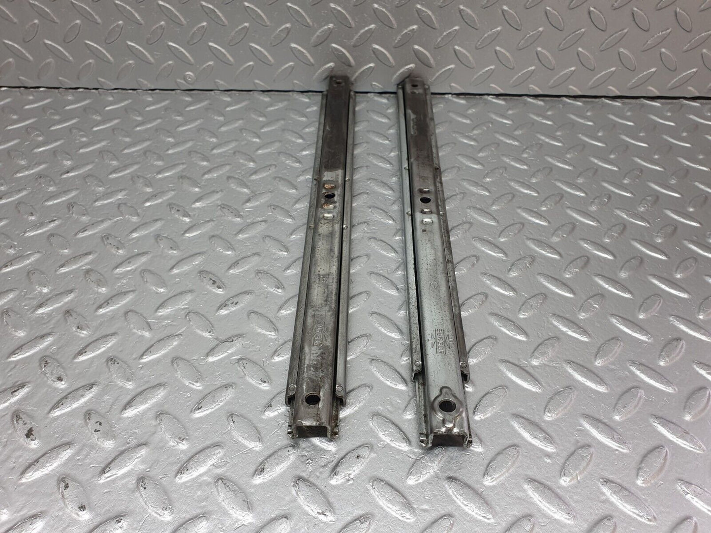 40791 Mercedes-Benz W123 300D Front Right Seat Rail Pair