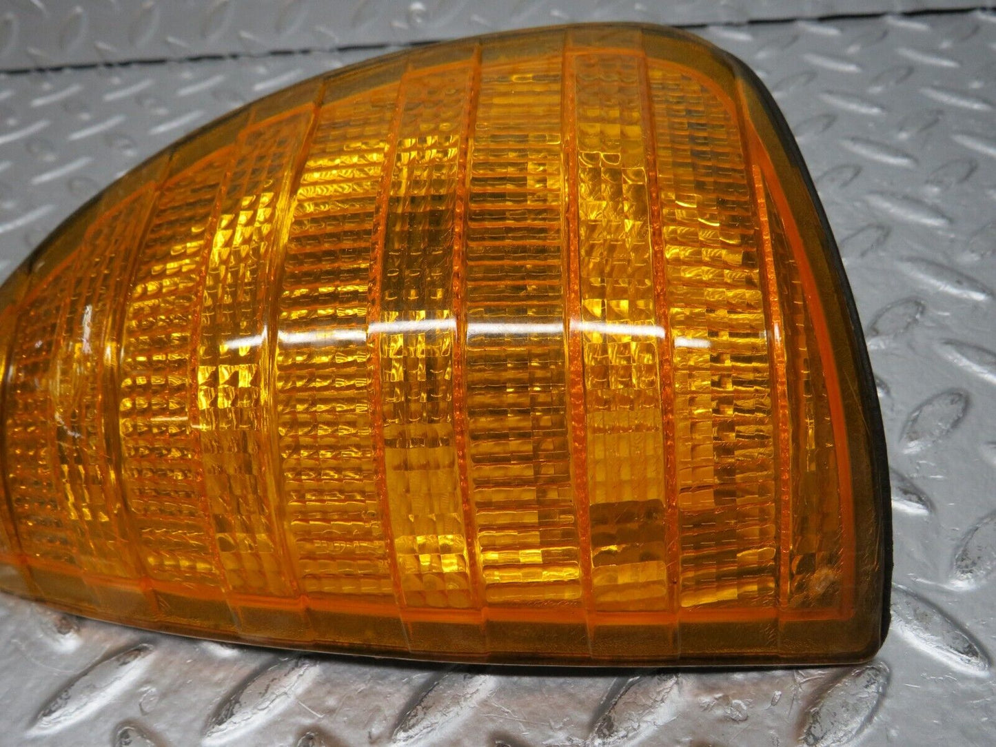 31063 Mercedes-Benz W123 200D Indicator Light Front Left Hella 32744R6