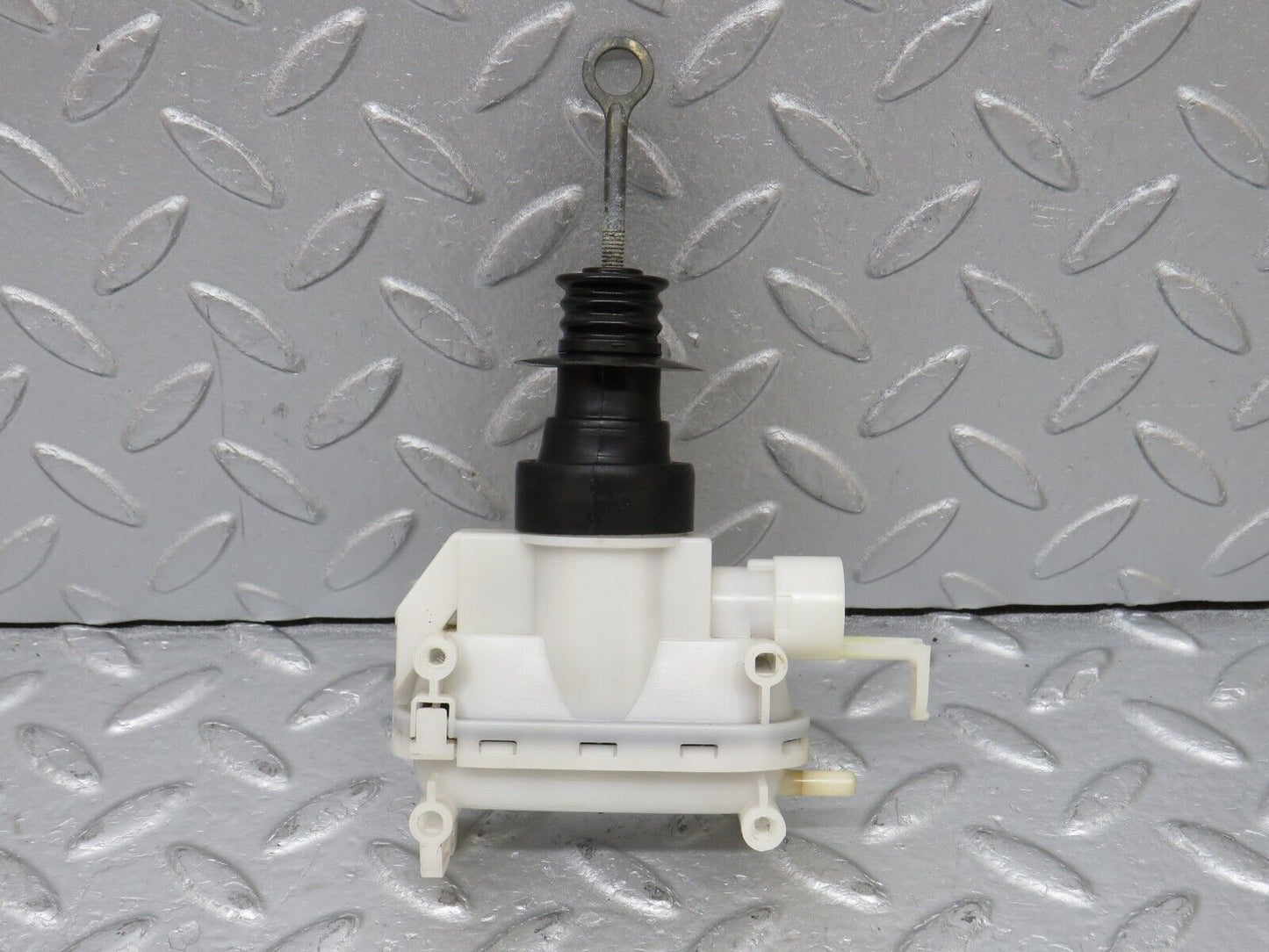 36631 Mercedes-Benz W201 190E Front Left Door Lock Vacuum Actuator