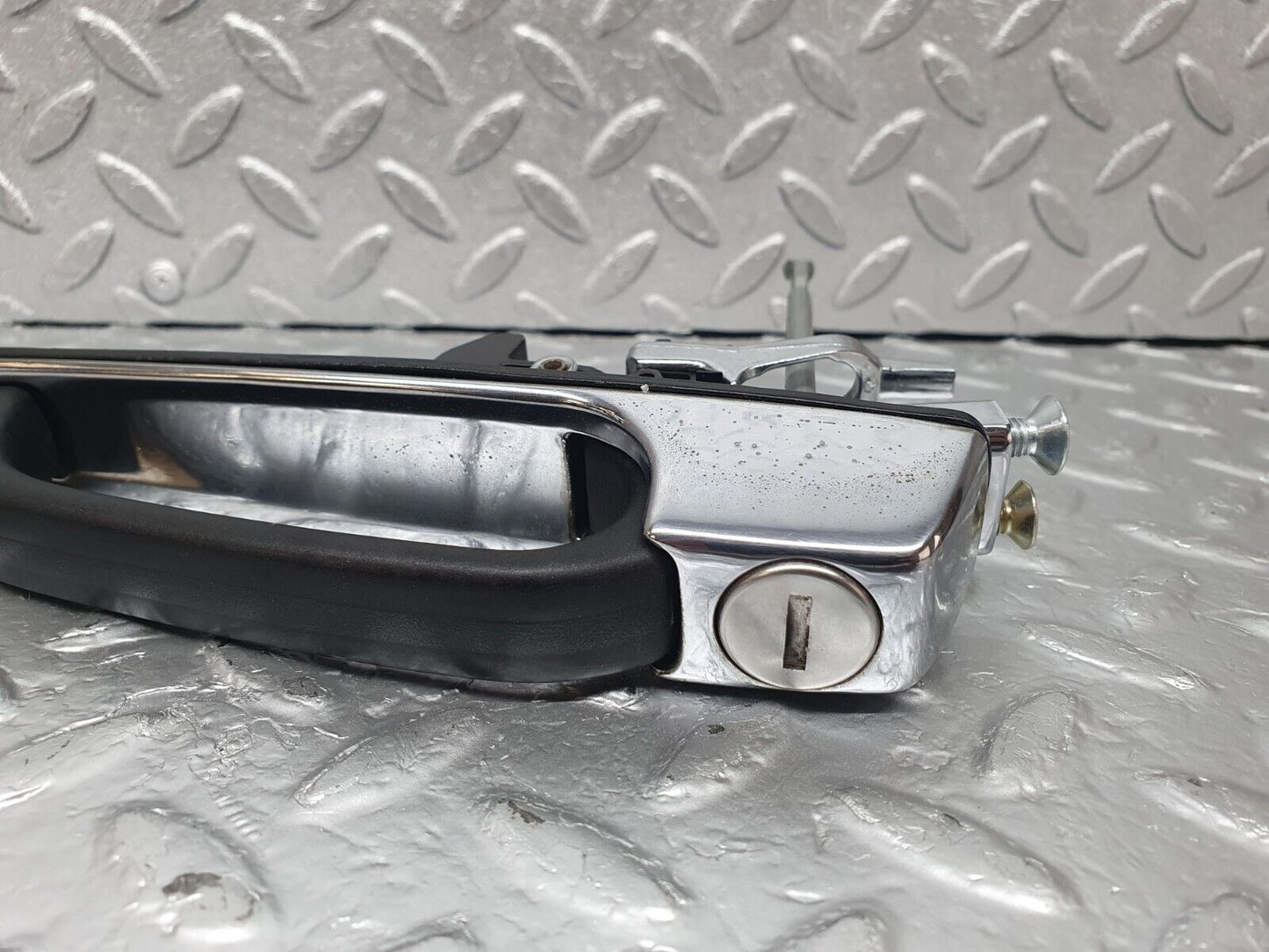 43969 Mercedes-Benz C123 230CE Coupe Left Door Exterior Handle No Key