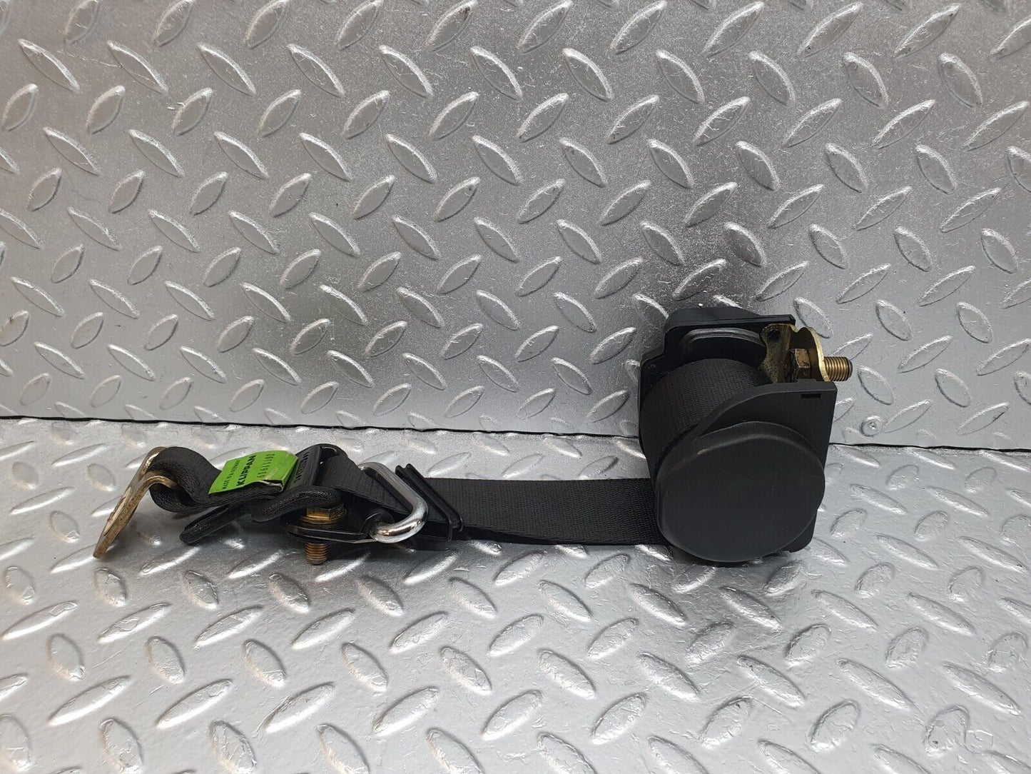 42805 Mercedes-Benz W201 190 2.0L Rear Seat Belt Set With Buckles 1268601886 2018605685