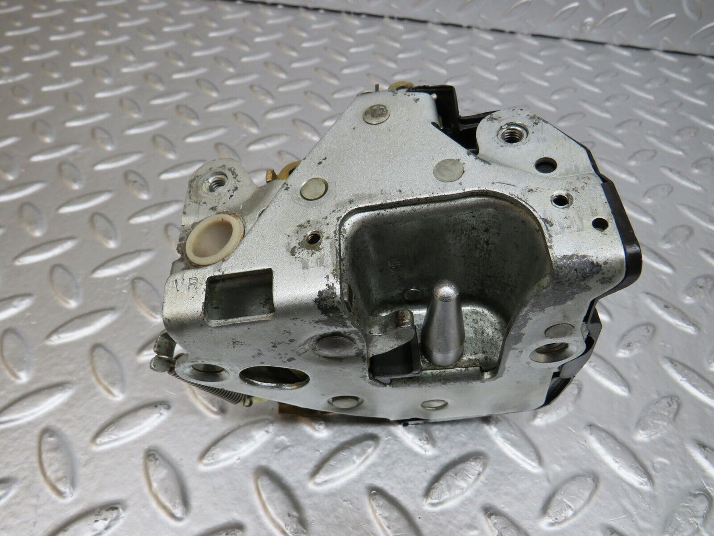 25457 Mercedes-Benz W123 200 Front Right Door Lock Mechanism 1237230208