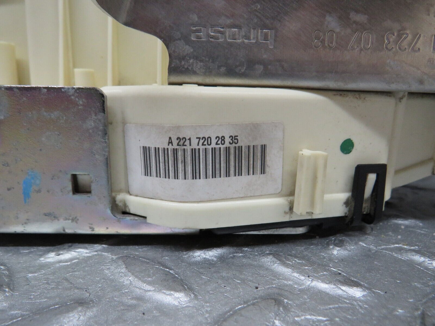 35235 Mercedes-Benz W221 Front Right Door Lock Mechanism 2217202835