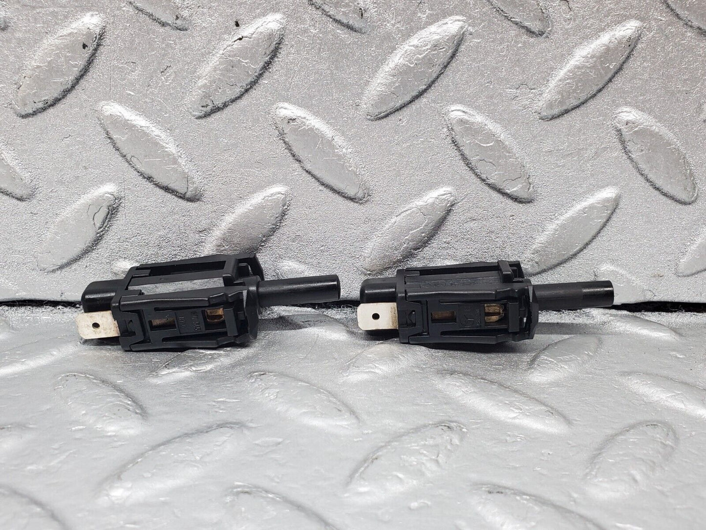 45886 Mercedes-Benz W126 420SE Door Contact Switch 2x 0015458714