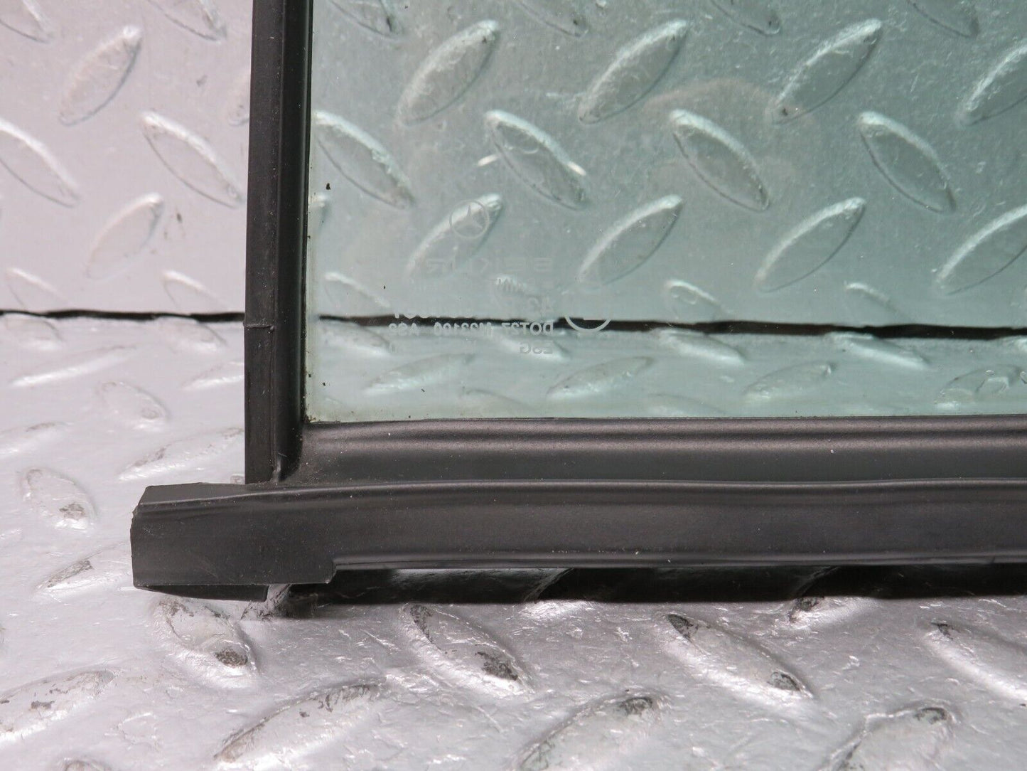 39068 Mercedes-Benz W201 190E Rear Right Quarter Window Glass 2017350624