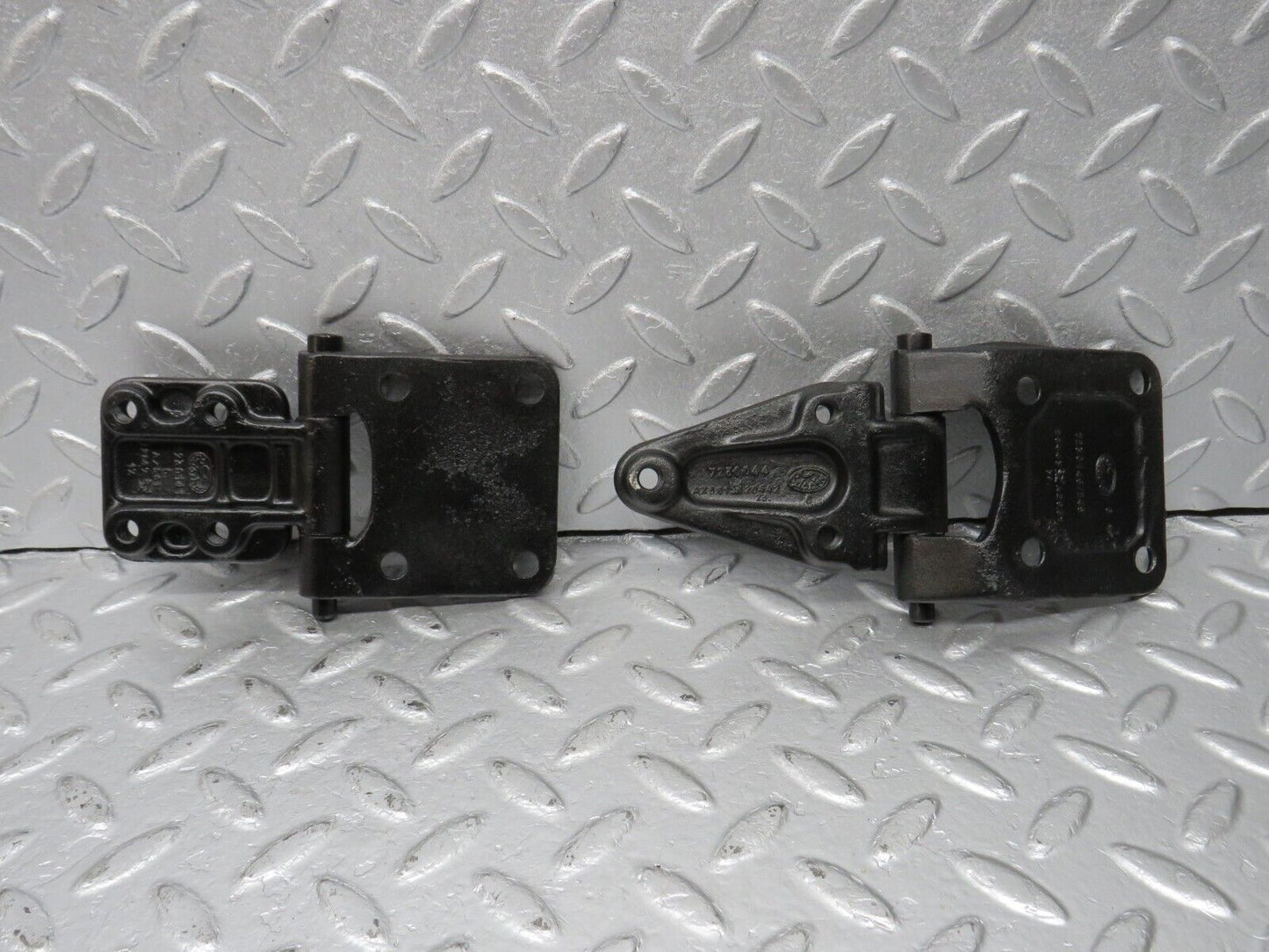 40480 Mercedes-Benz W110 230 Front Left Door Hinge