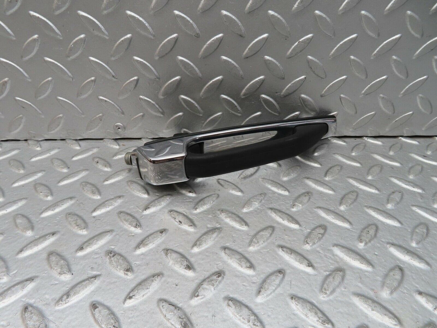 7022 Mercedes-Benz W123 230E Rear Exterior Door Handle 1237600359