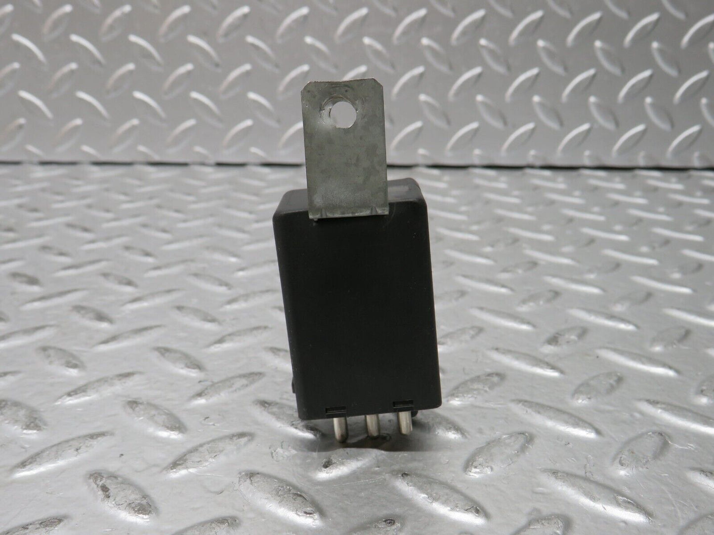 28669 Mercedes-Benz W123 230E Rear Heated Window Relay 1078200010
