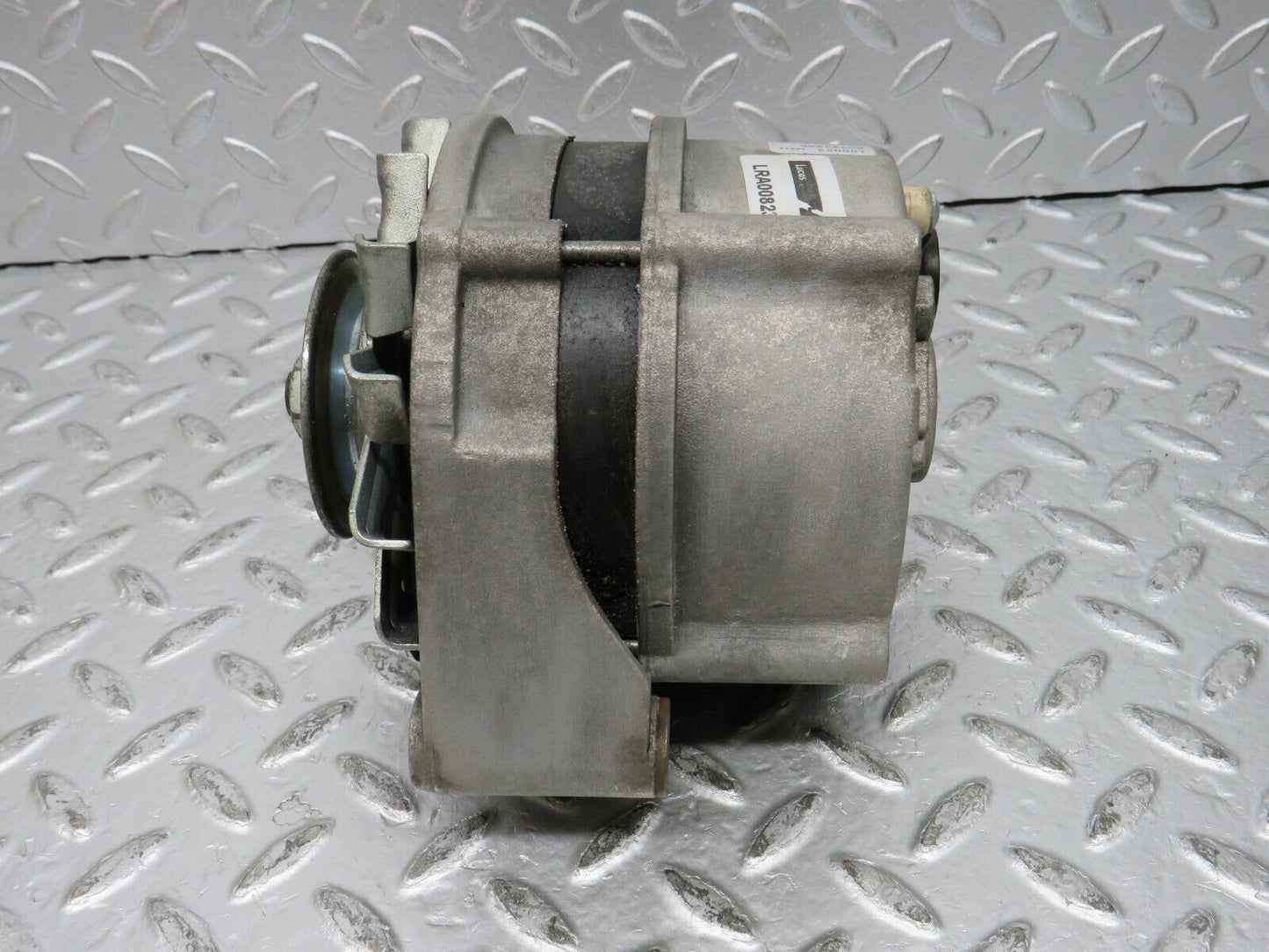 32073 Mercedes-Benz W123 230E Alternator Generator Lucas LRA00823