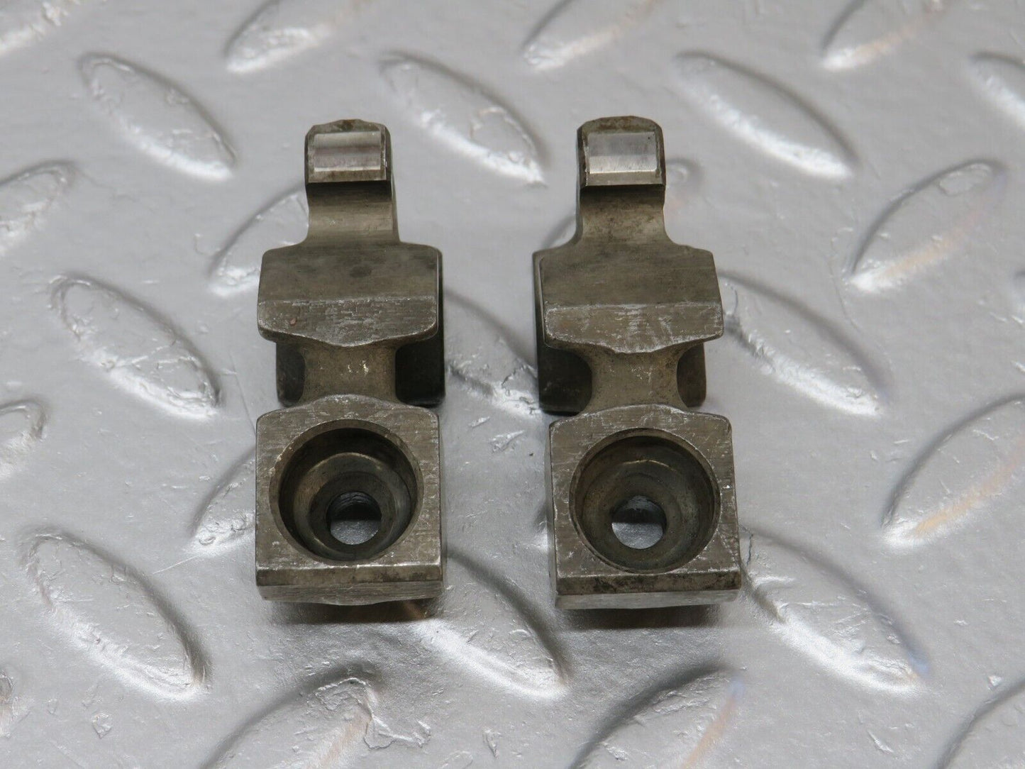 40045 Mercedes-Benz R107 350SL Rocker Arm With Valve Tappet