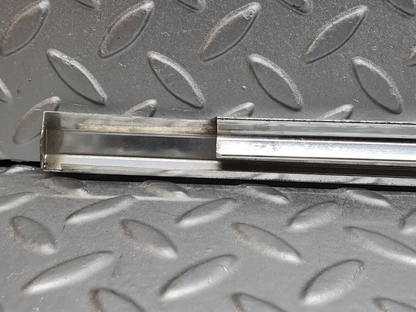 41190 Mercedes-Benz W126 300SE Front Left Door Chrome Moulding Trim