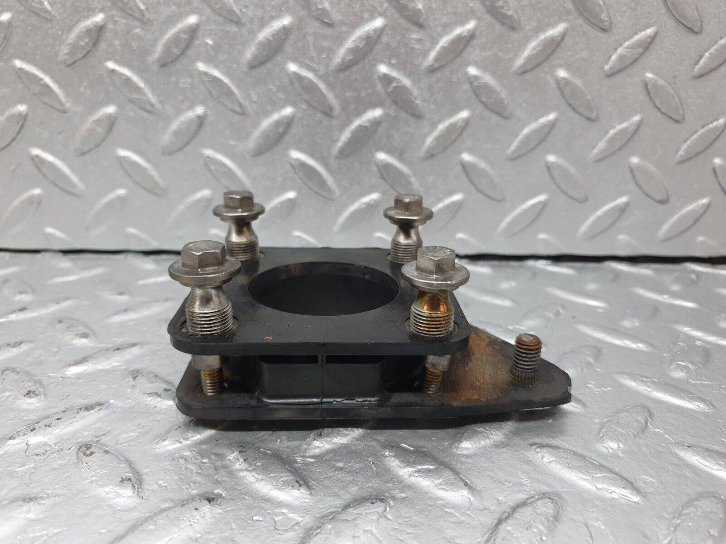 41606 Mercedes-Benz W124 200E Carburettor Mounting Flange 1020711368
