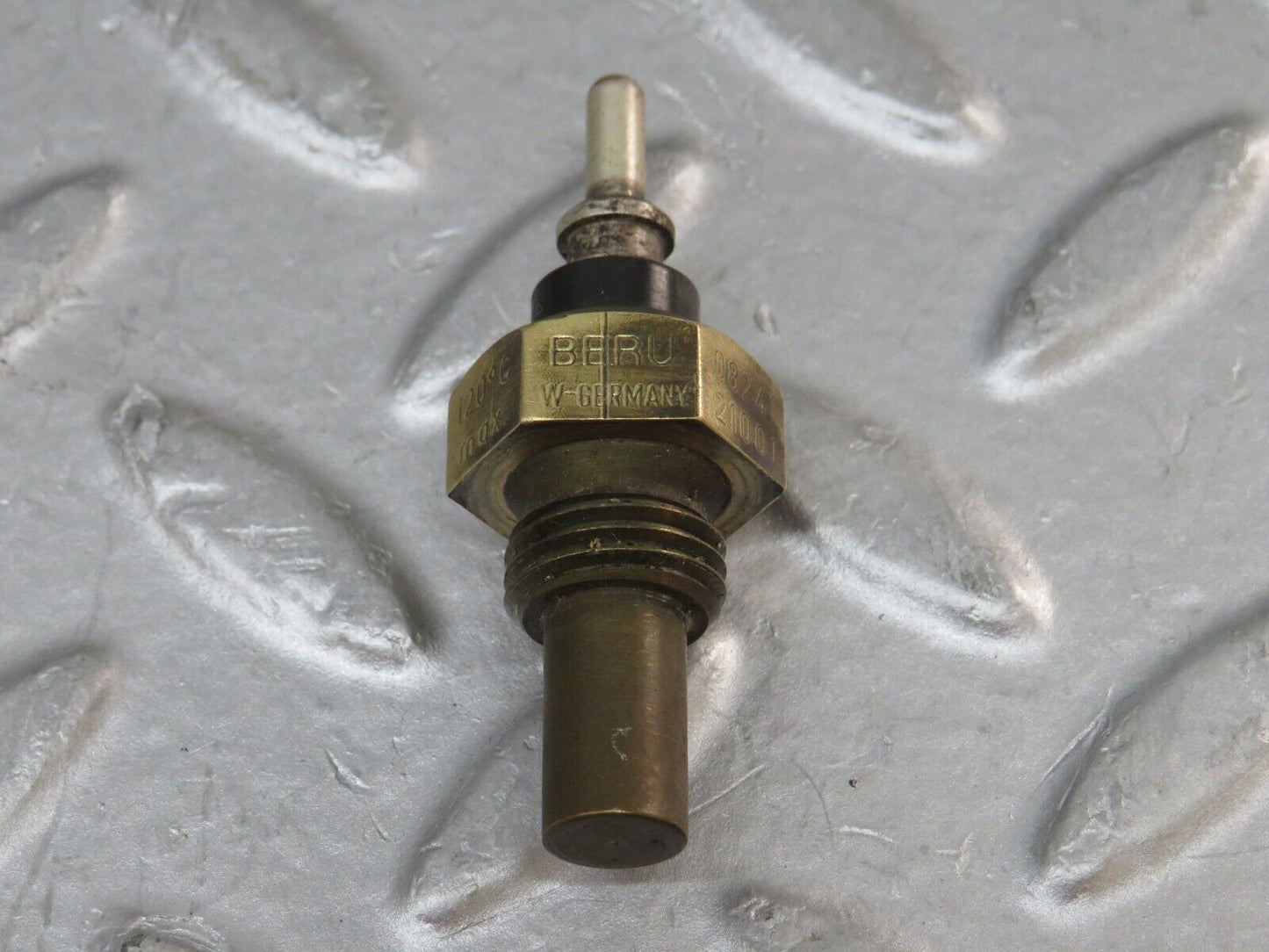 35514 Mercedes-Benz R107 280SL Coolant Temperature Sensor Beru 005542261