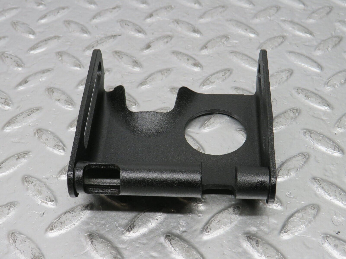 31113 Mercedes-Benz W123 200D Alternator Generator Bracket