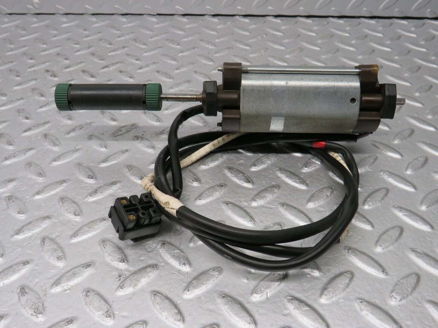 36849 Mercedes-Benz R129 300SL-24 Front Left Seat Adjustment Motor Bosch 1298206142 0130008047