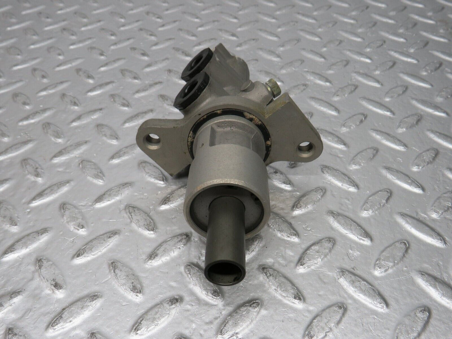 31744 Mercedes-Benz W201 190LE 1.8L Brake Master Cylinder