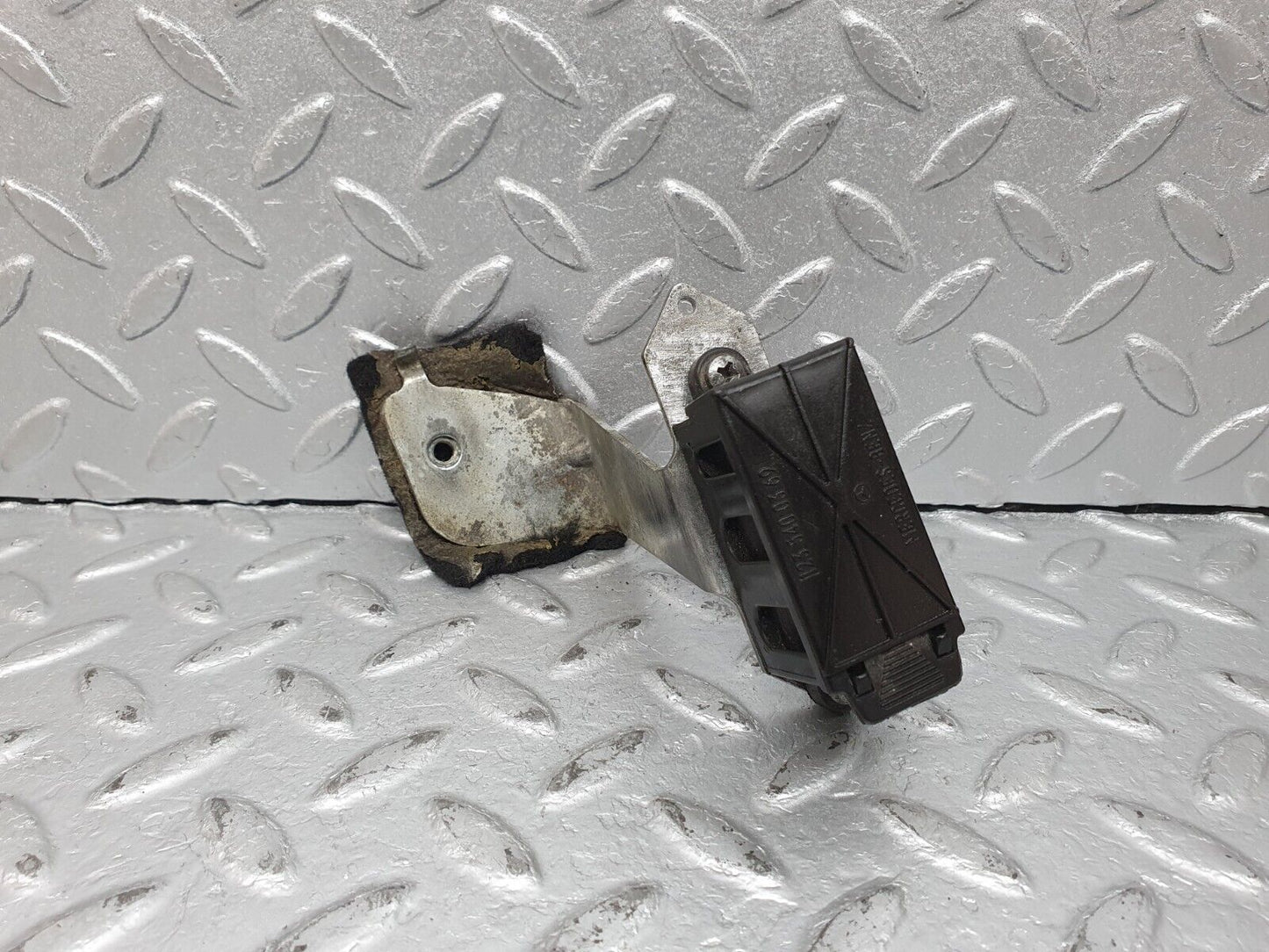 41108 Mercedes-Benz W126 300SE Cable Wire Connector 1235400369