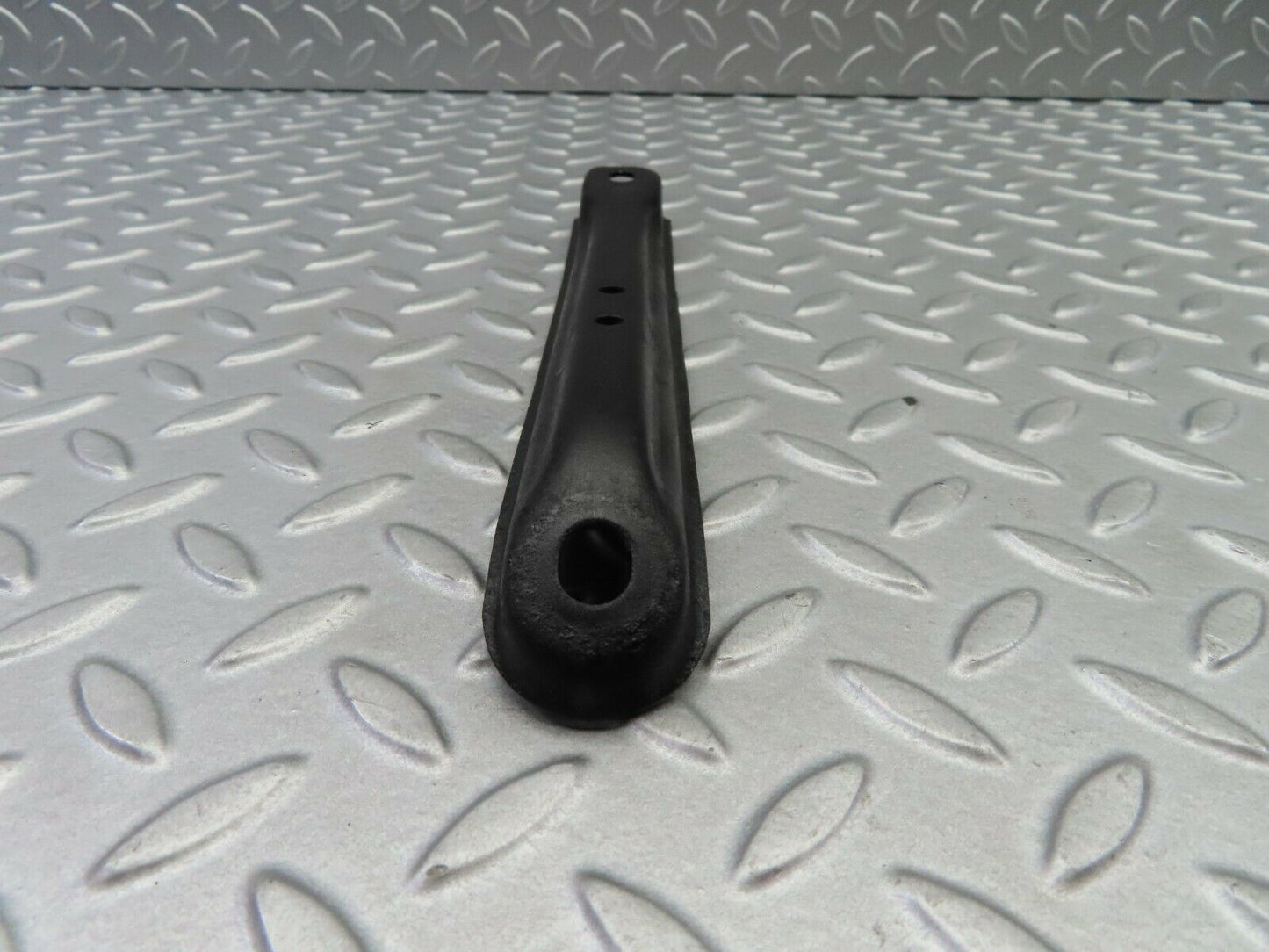 5977 Mercedes-Benz W123 200 Air Intake Manifold Bracket
