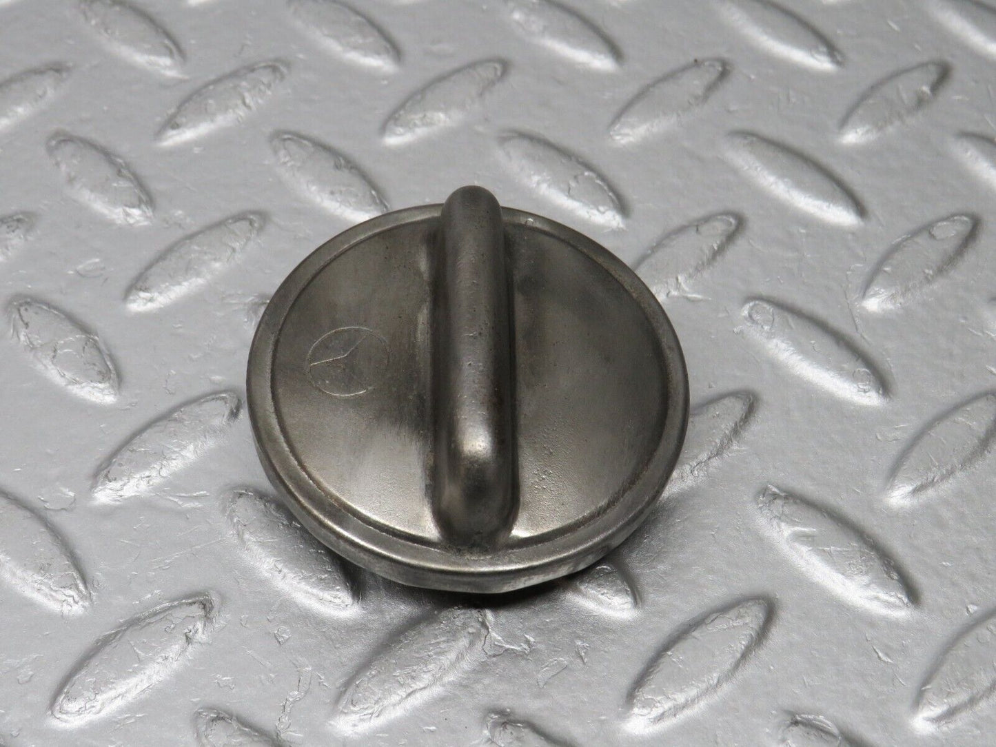 38592 Mercedes-Benz W108 Oil Filler Cap