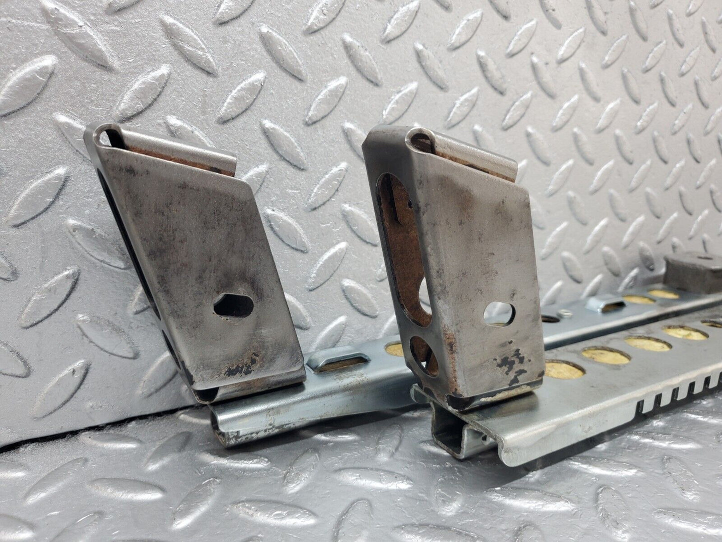 44531 Mercedes-Benz W123 280E Front Left Seat Rail Pair