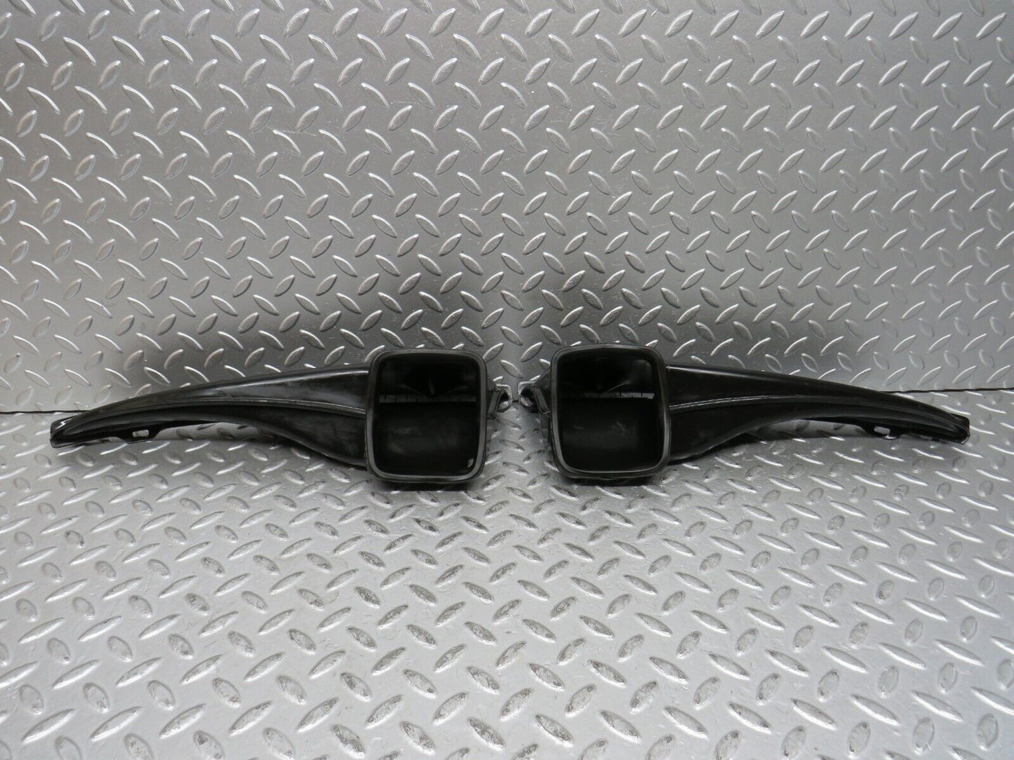 28594 Mercedes-Benz W123 230E Air Duct Vent Left And Right