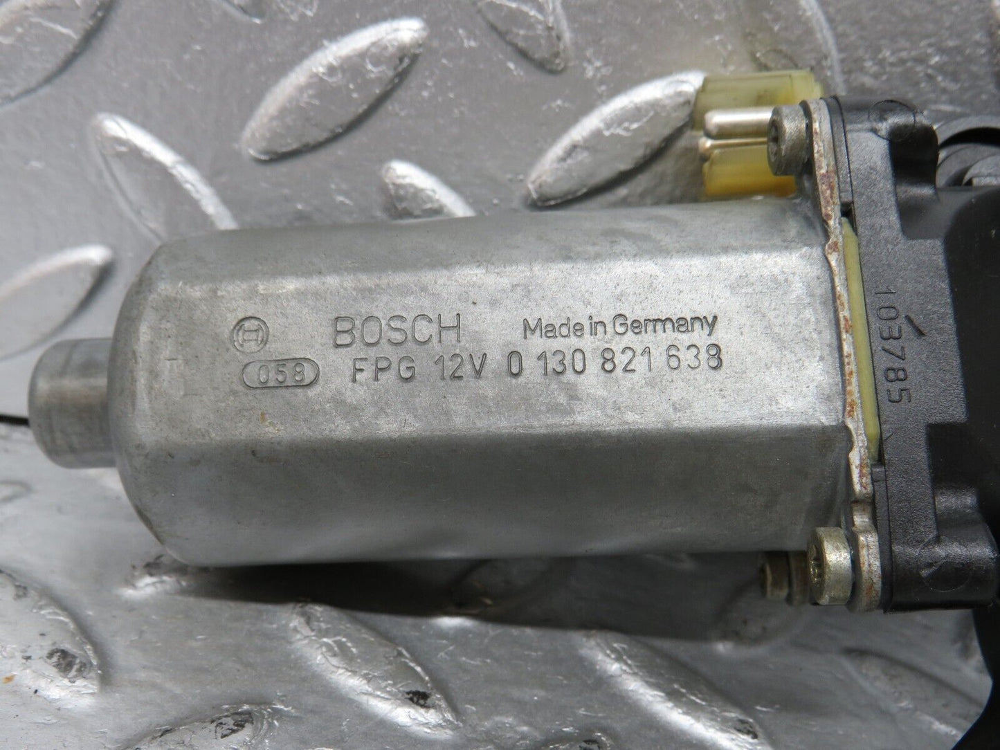 33413 Mercedes-Benz W202 C180 Window Regulator Motor Front Left 0130821638