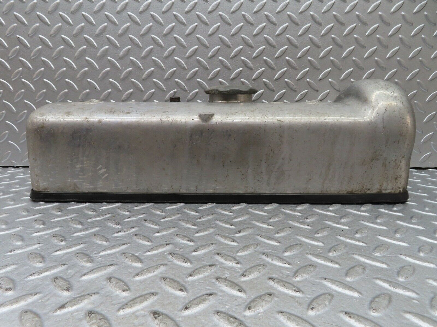 18973 Mercedes-Benz W121 190b Ponton Cylinder Head Valve Cover 1210100630