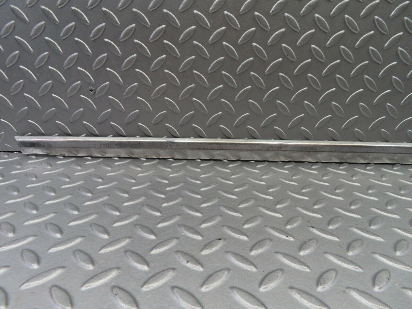 6206 Mercedes-Benz W126 380SE Rear Left Door Chrome Moulding Trim