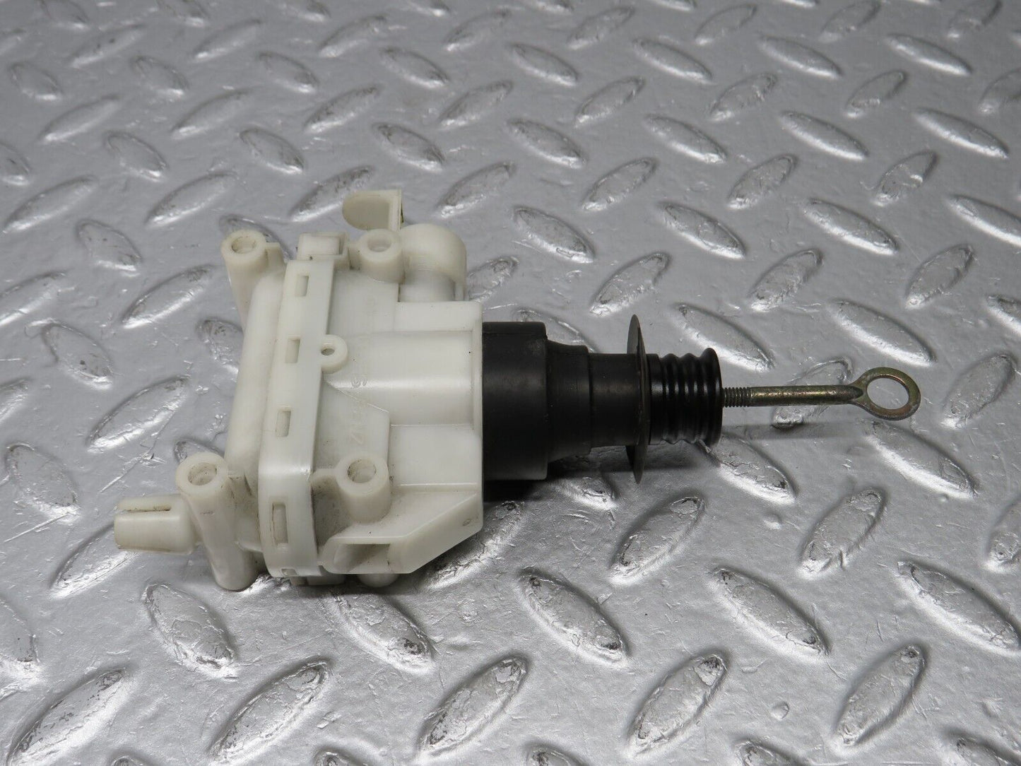 38907 Mercedes-Benz W201 190E Front Left Door Lock Vacuum Actuator