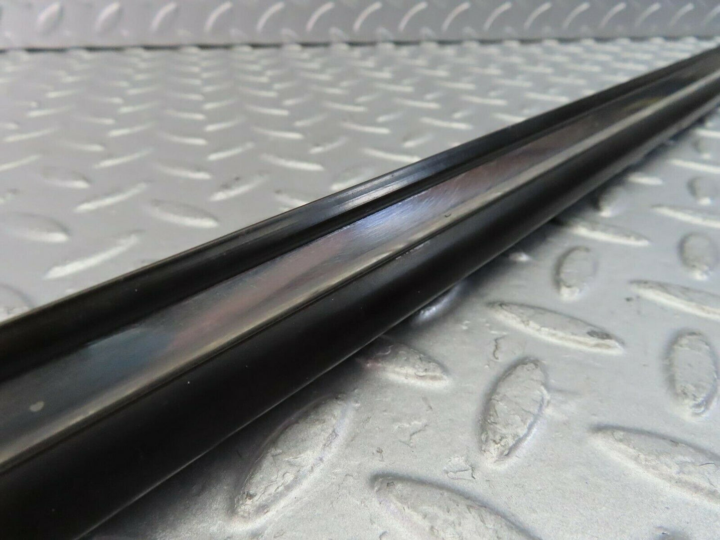 10292 Mercedes-Benz W116 Front Left Door Centre Moulding Trim
