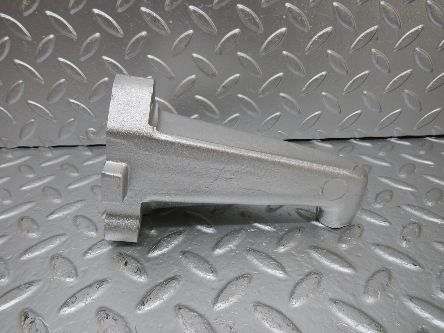 25487 Mercedes-Benz W123 200 Engine Mount Bracket Right Side 1022230304