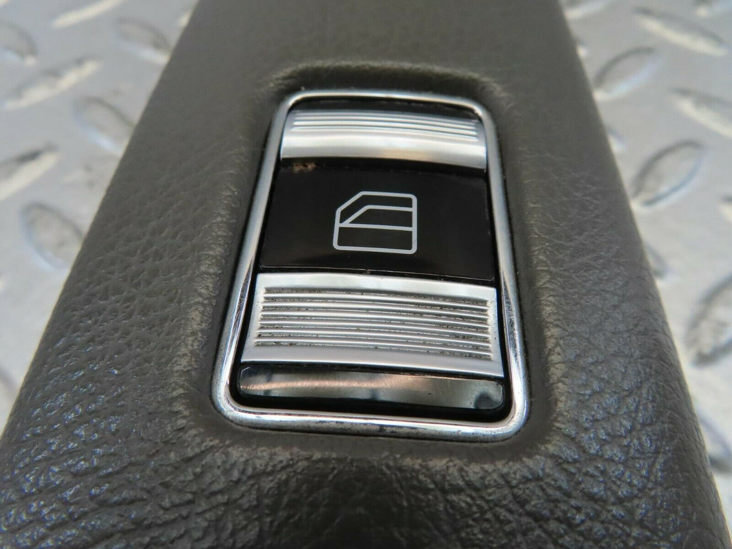 11182 Mercedes-Benz W221 S320 Front Left Window Control Switch P0107070