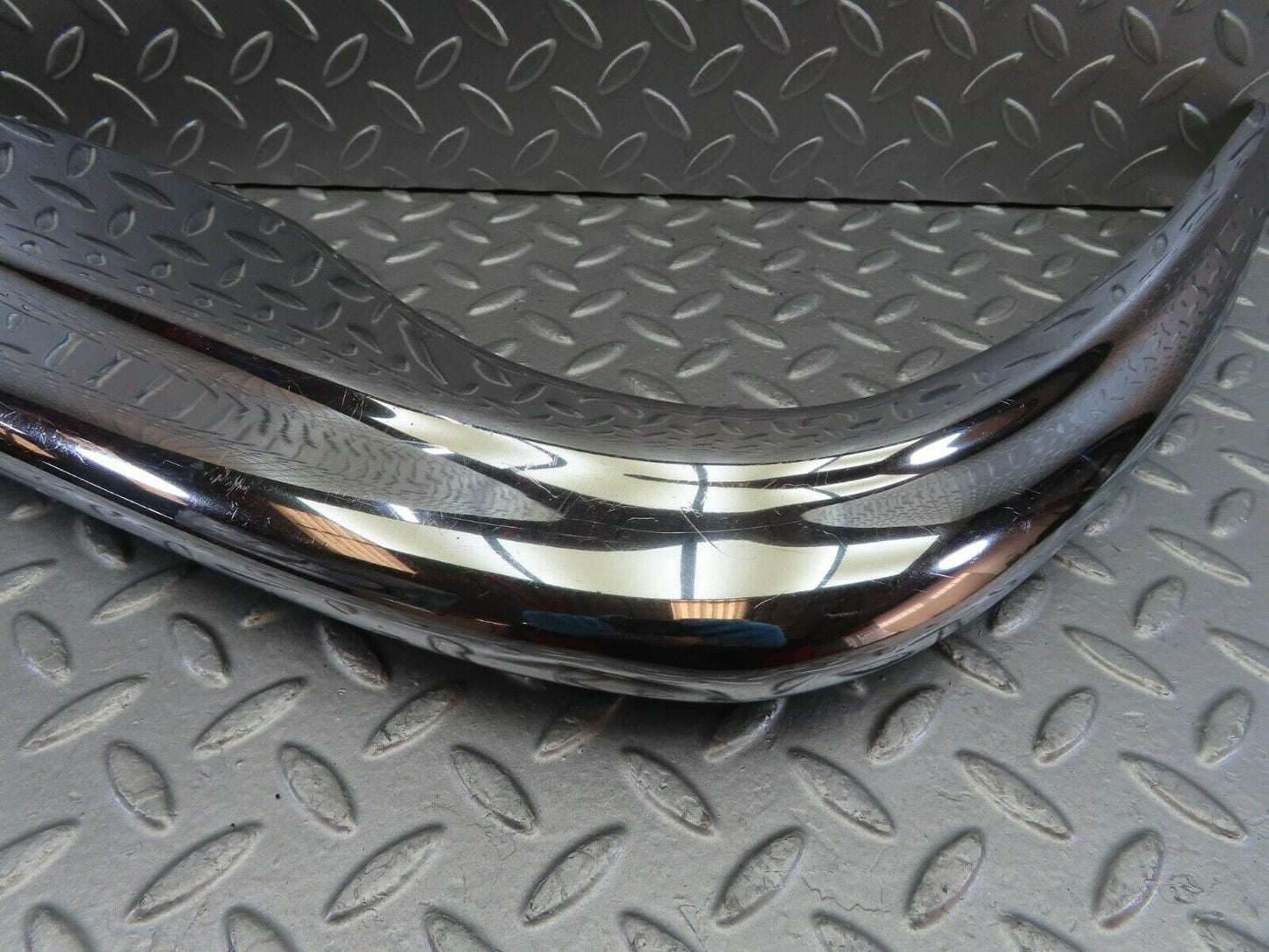 10615 Mercedes-Benz W108 Front Left Upper Bumper Corner