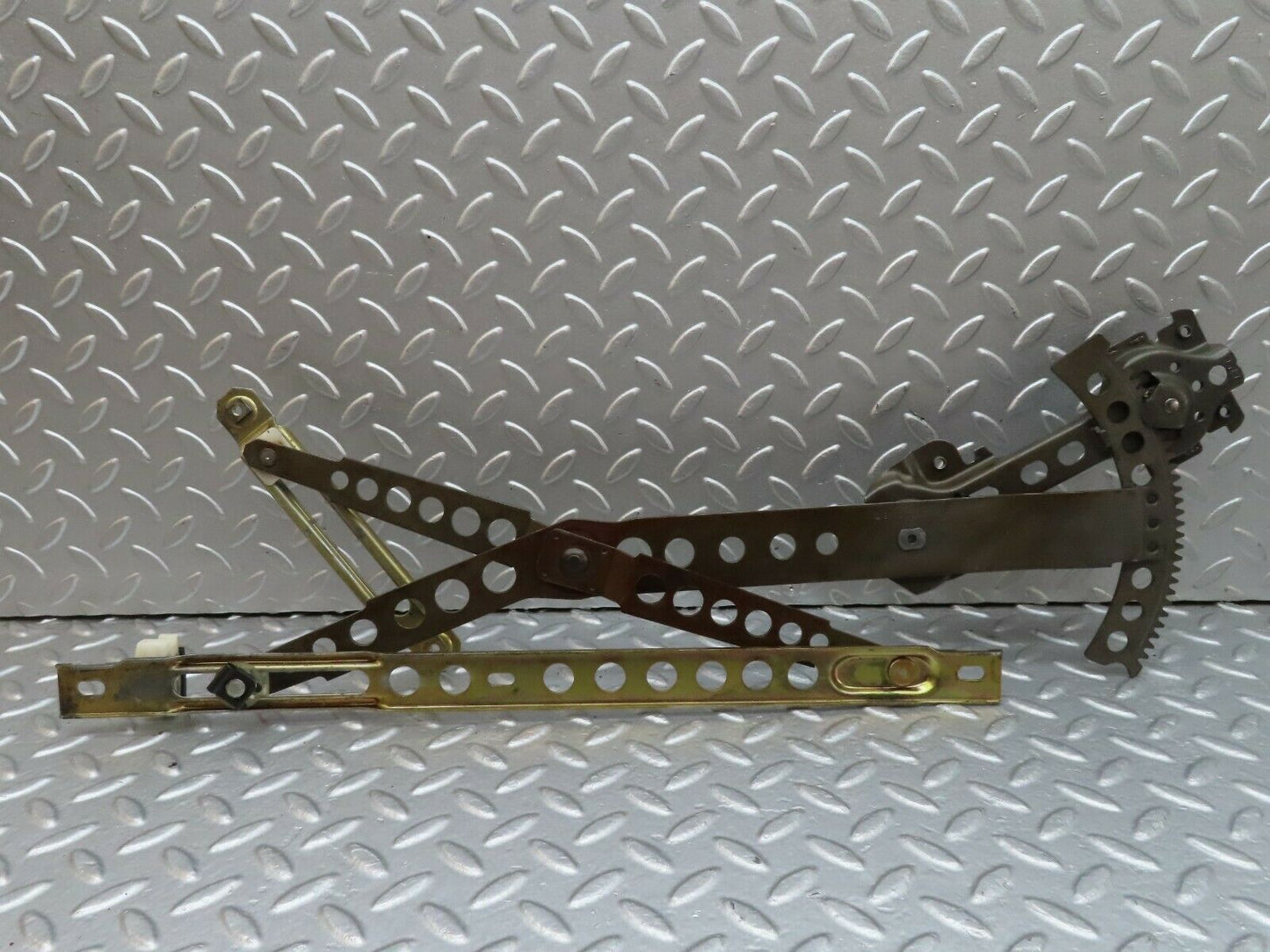 18043 Mercedes-Benz W123 200 Front Left Manual Window Regulator 1237200346