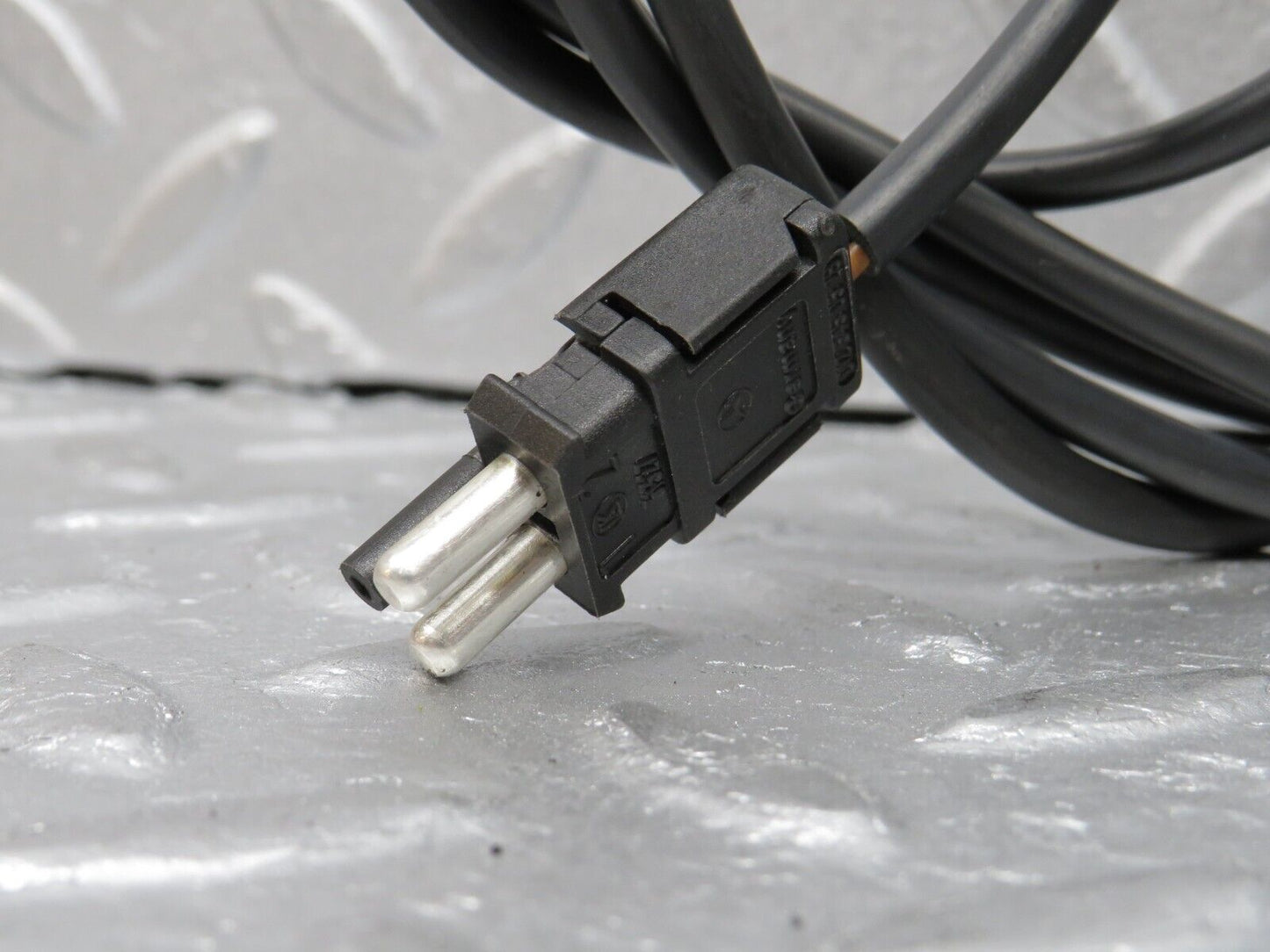 38030 Mercedes-Benz A124 320E Cabriolet Temperature Sensor 0085423117