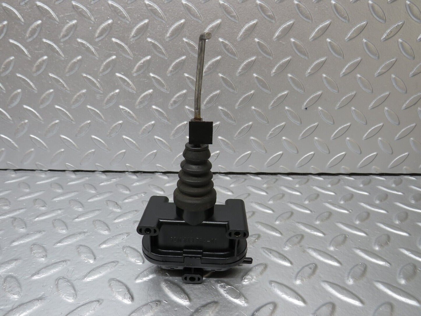 34332 Mercedes-Benz C126 380SEC Coupe Door Lock Vacuum Actuator Left Side