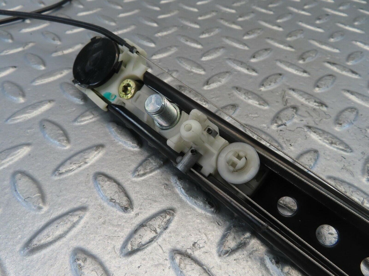 11223 Mercedes-Benz W221 S320 Front Left Seat Belt Adjuster Cable 2218600188