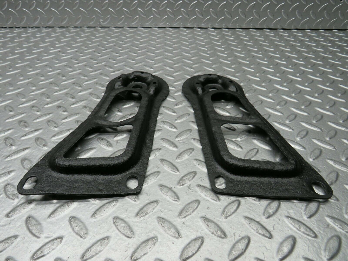 23059 Mercedes-Benz C123 230CE Coupe Rear Suspension Axle Mounting Bracket