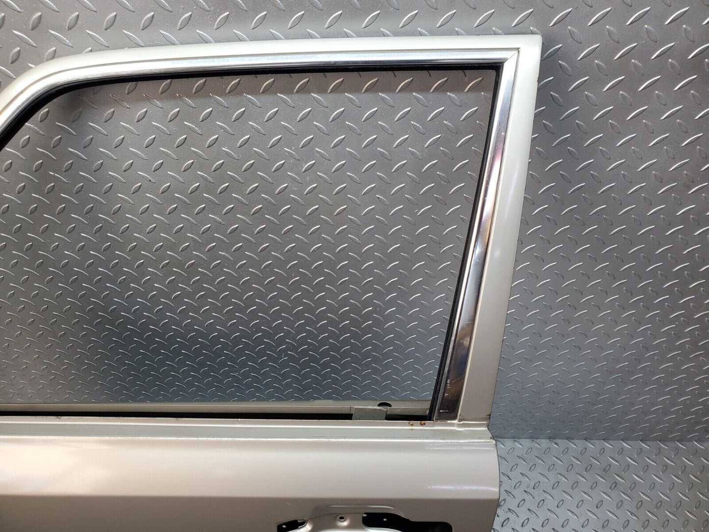 45992 Mercedes-Benz W126 420SE Front Left Door