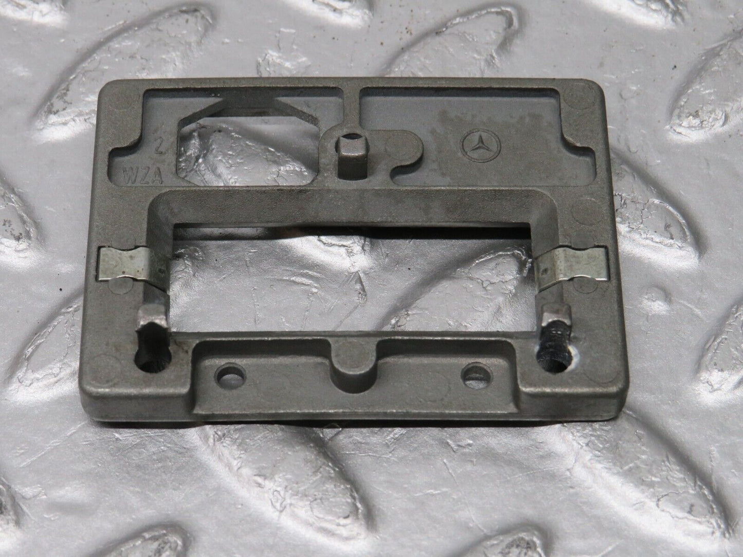 33197 Mercedes-Benz W202 Rear View Mirror Bracket