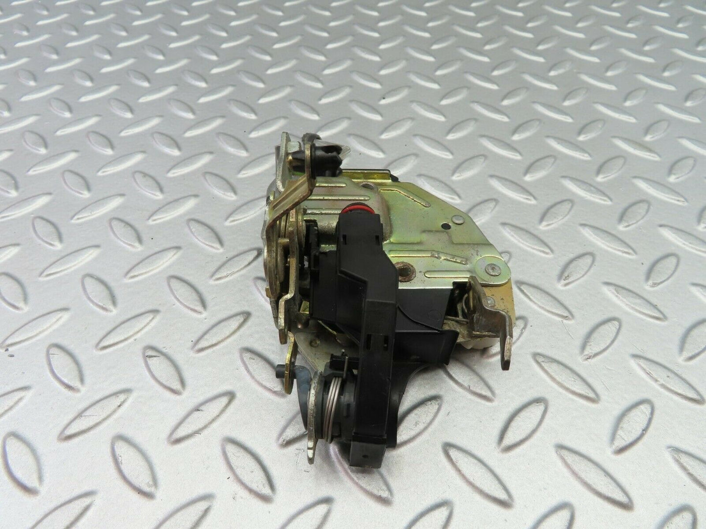 6600 Mercedes-Benz S124 E220 Wagon Front Right Door Lock Mechanism