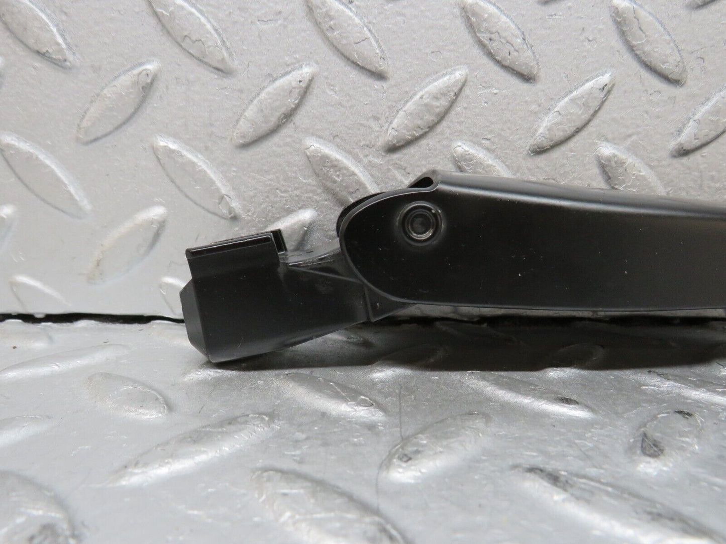 37866 Mercedes-Benz A124 320E Cabriolet Wiper Arm Bosch